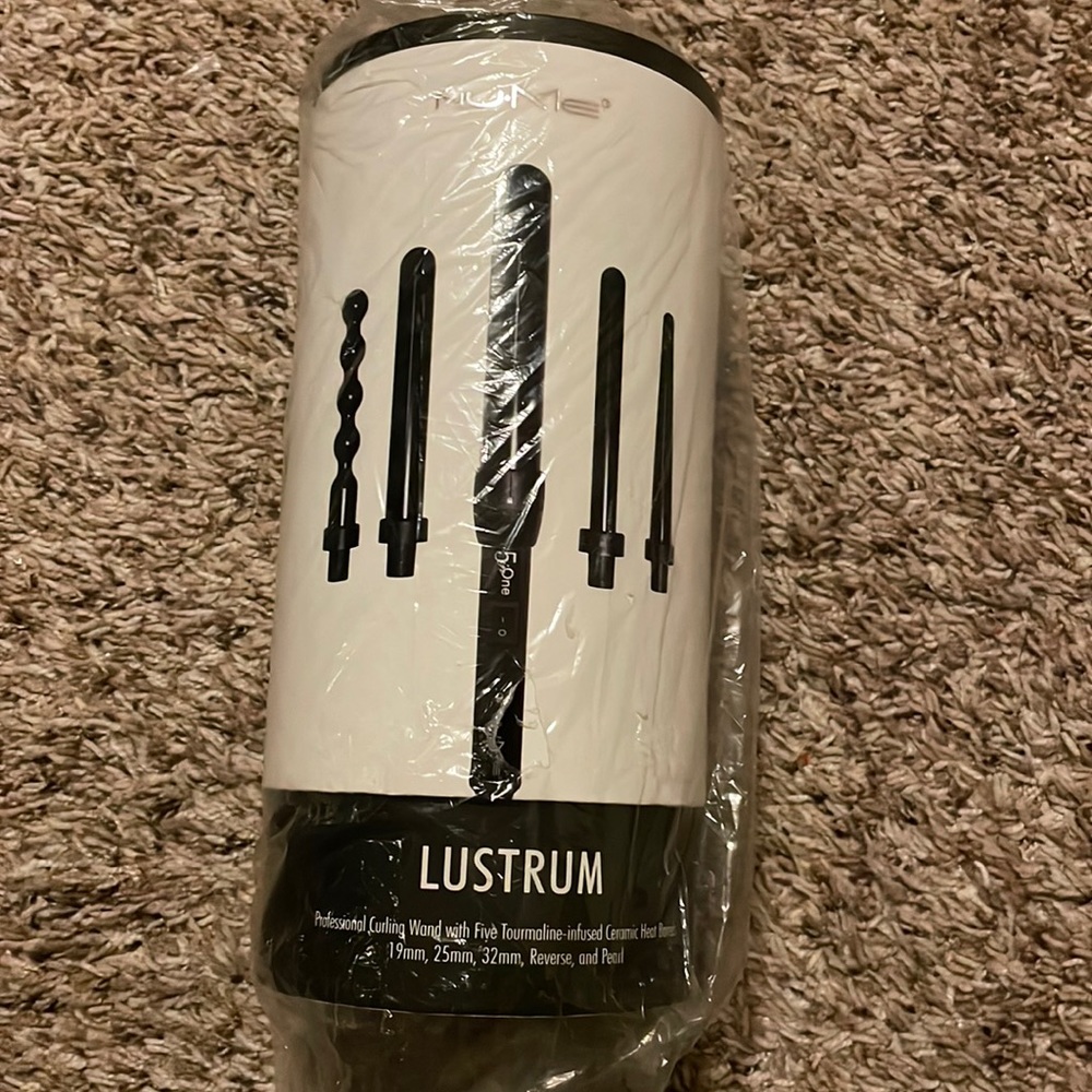 NWT NuMe Lustrum 5 in 1 Curling Wand.